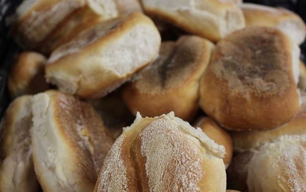 A basket full of Papo Secos (Portuguese Rolls).